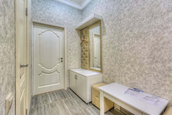 Room 4 of 27