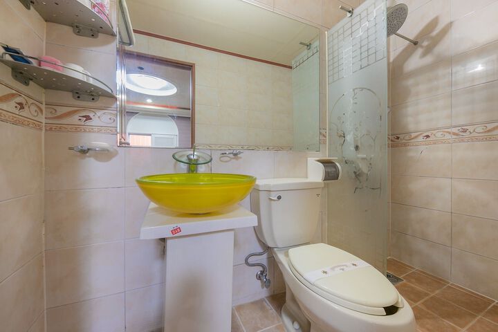 Room 16 of 25