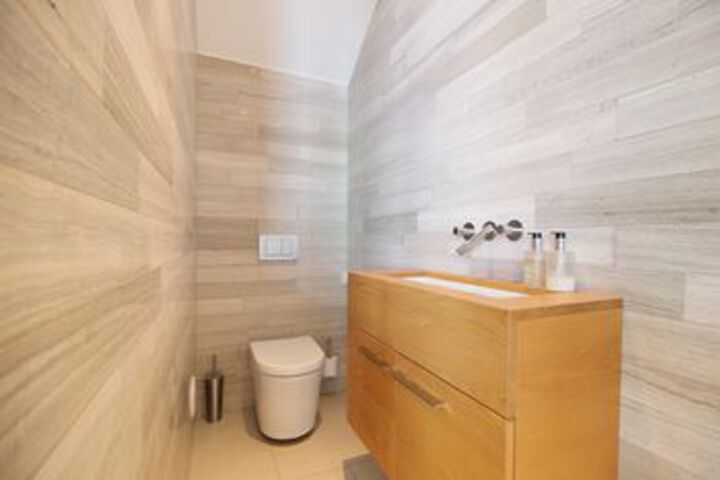 Room 6 of 36