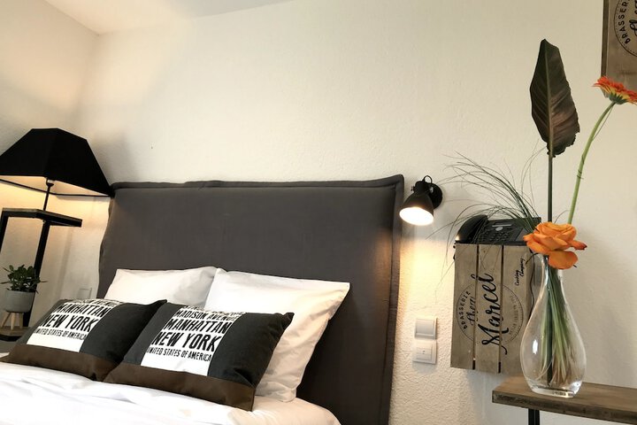 Room 3 of 38