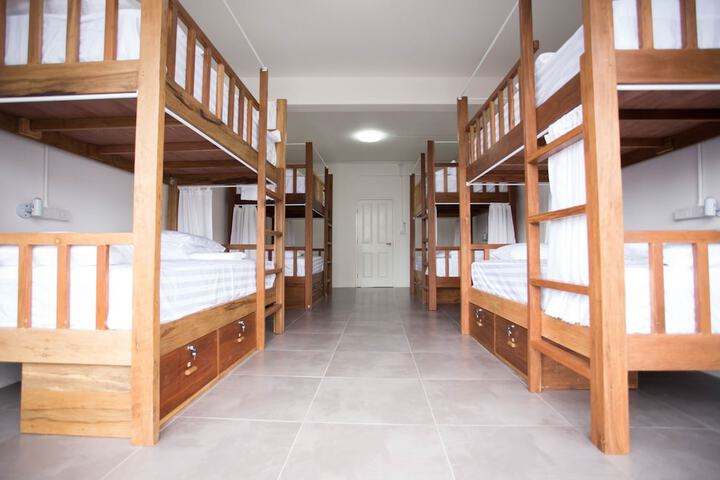Room 4 of 9