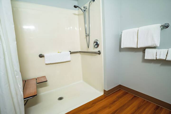 Room 18 of 53