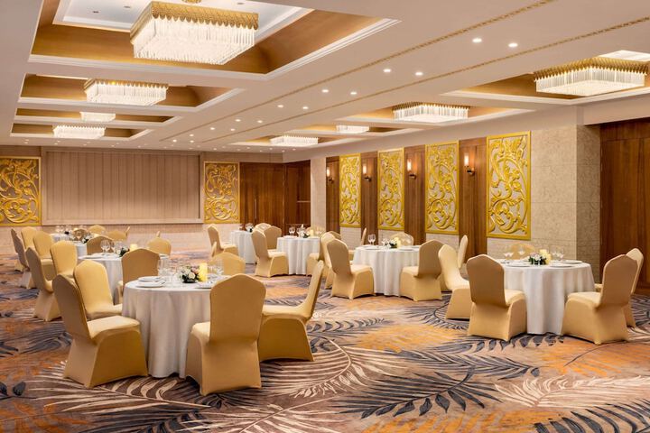 Ballroom/Hall 34 of 37