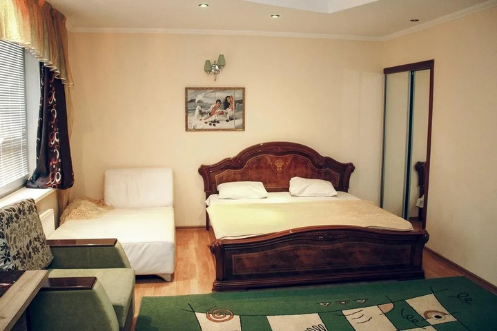 Room 4 of 17