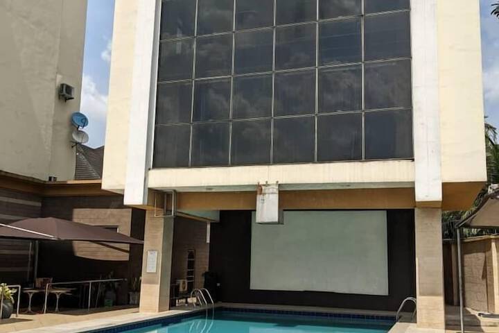 Pool 10 of 15
