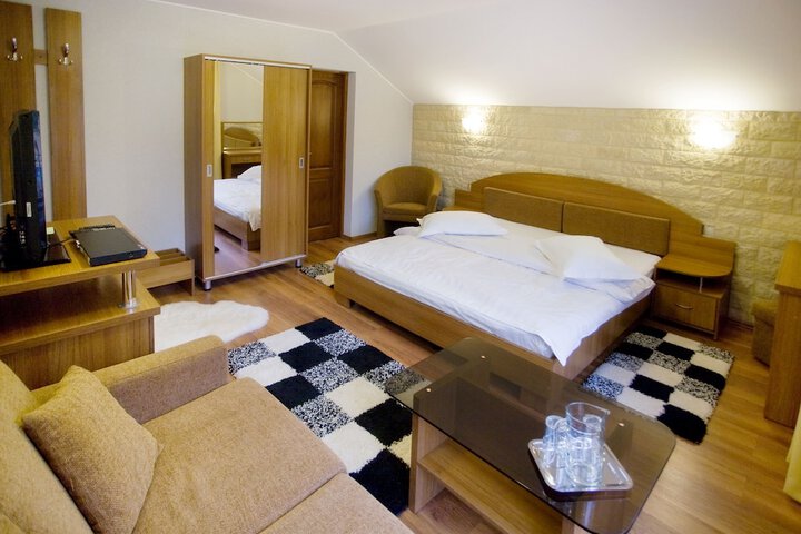 Room 19 of 113