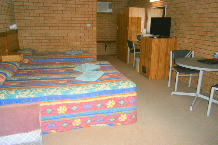 Room 3 of 27