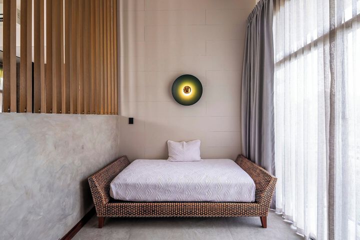 Room 18 of 77