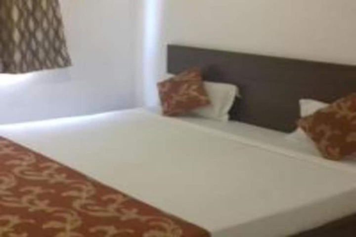Room 8 of 25