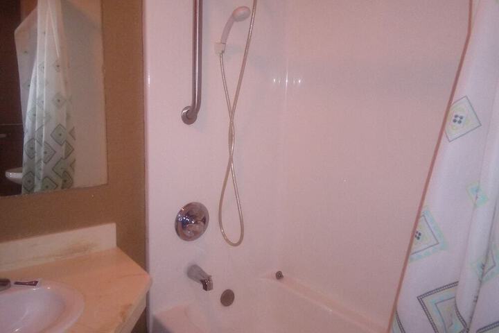 Room 8 of 9