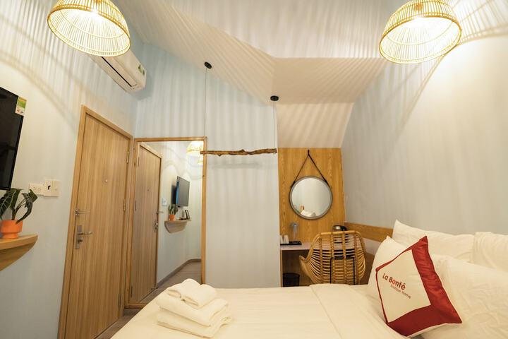 Room 5 of 49