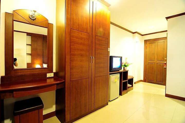 Room 16 of 42