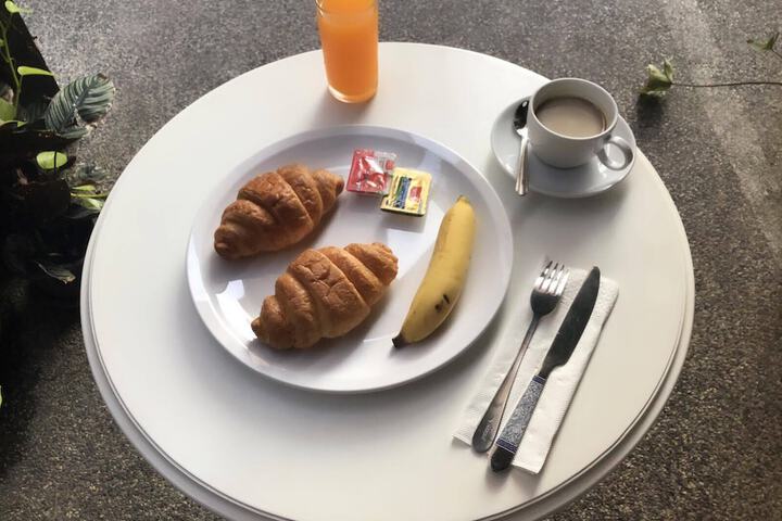 Breakfast/Coffee Service 20 of 34