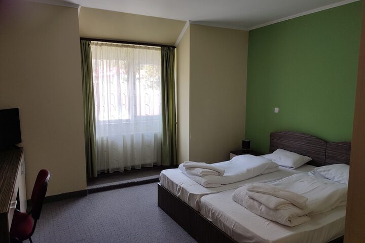 Room 12 of 62