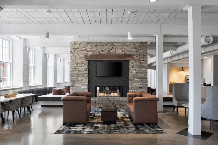 Lobby lounge