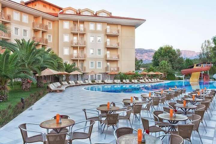 Hotel with Pool