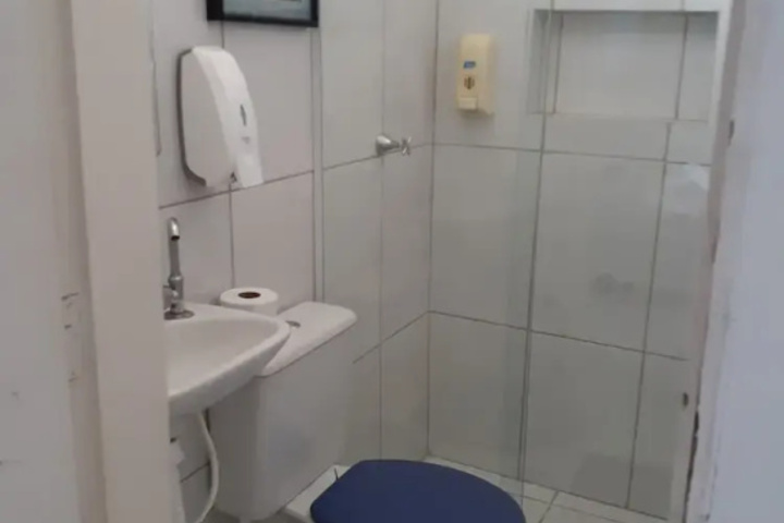 Room 8 of 10