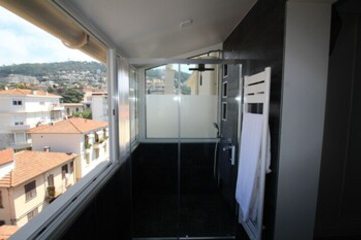 Room 4 of 27