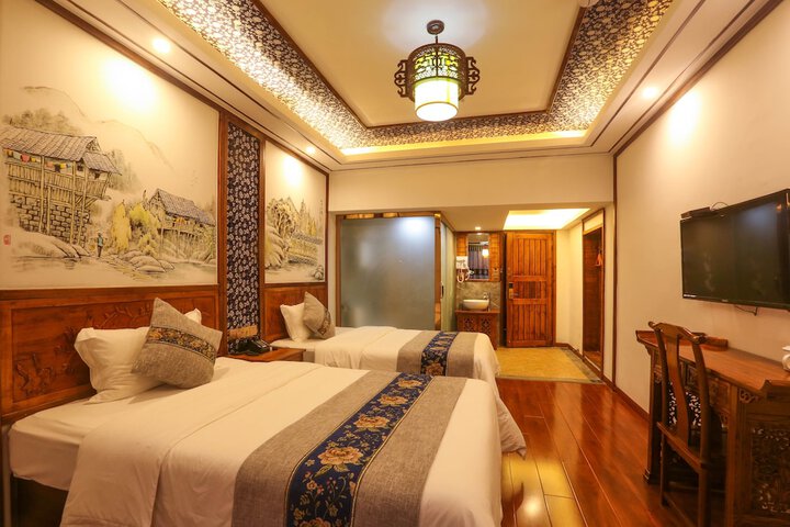 Room 11 of 27
