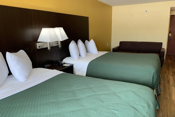 1 Queen Bed (7 of 36)