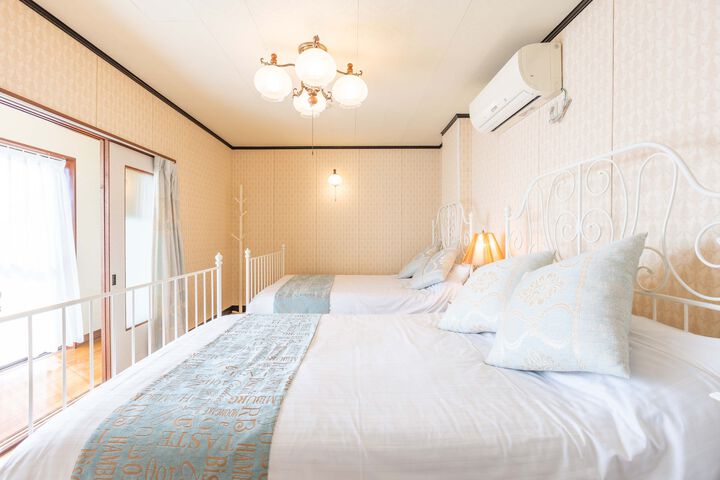 Room 33 of 50