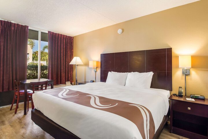 1 King Bed (4 of 15)