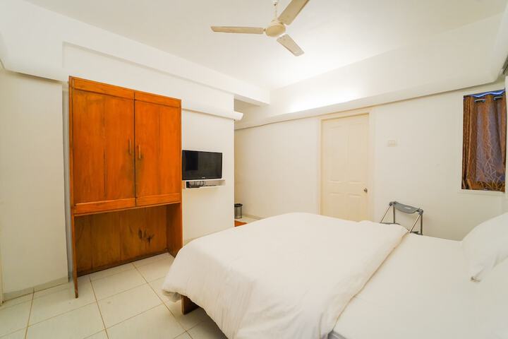 Room 9 of 43