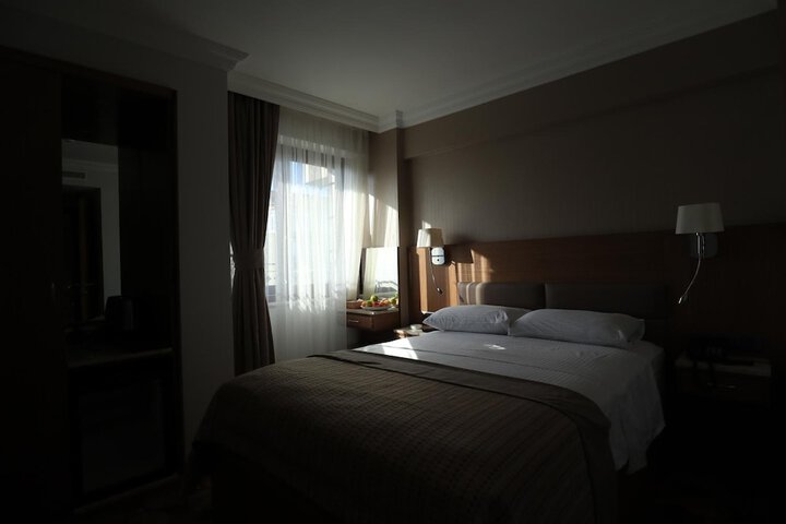 Room 10 of 34