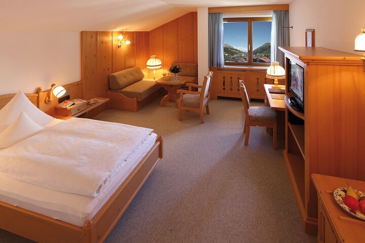 Room 9 of 50