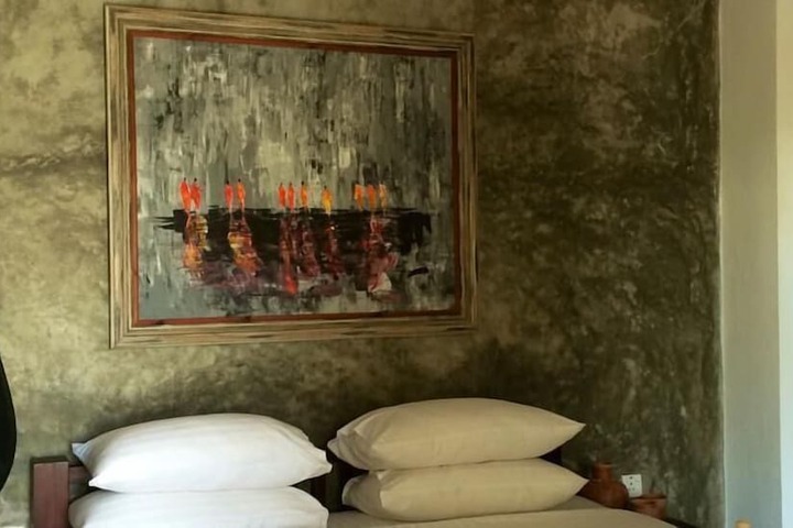 Room 6 of 28