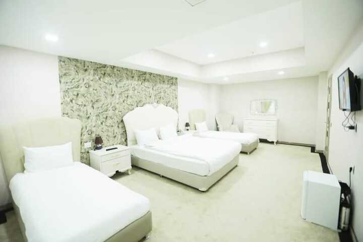 Room 7 of 16