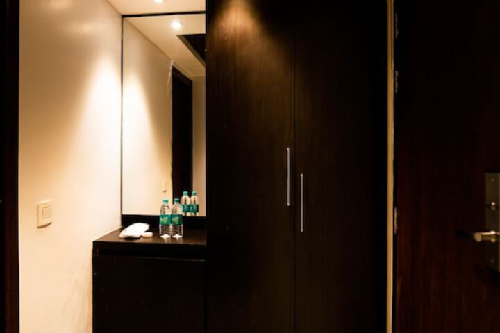 Room 5 of 18