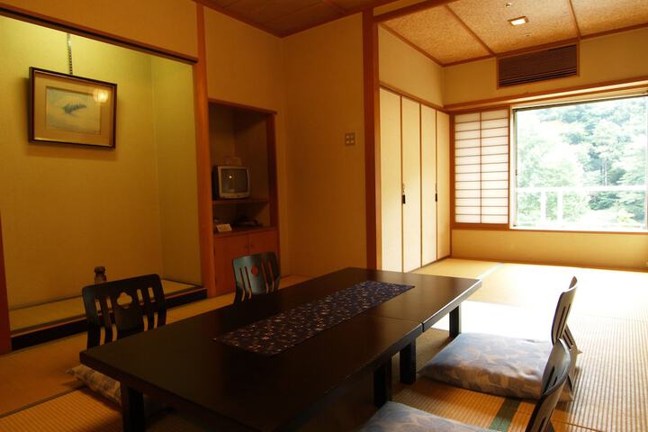 Room 13 of 42