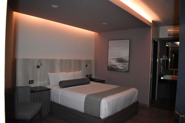 Superior King Bed (11 of 13)