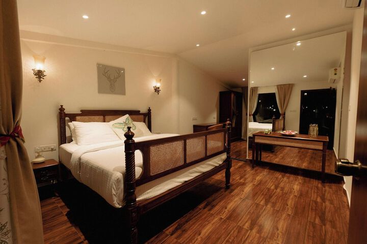 Room 4 of 63