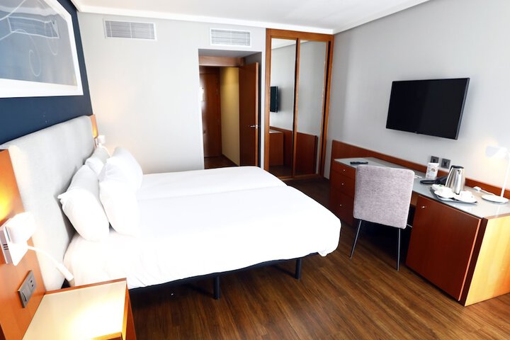 Room 8 of 31
