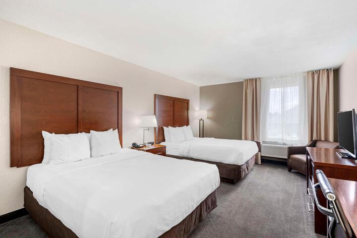 2 Queen Beds (5 of 10)