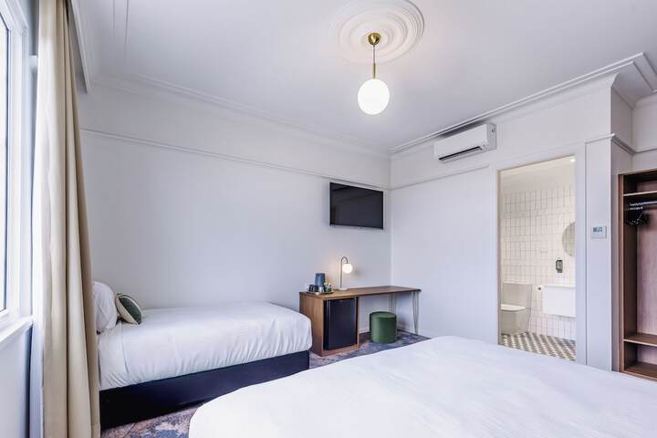 Room 13 of 28