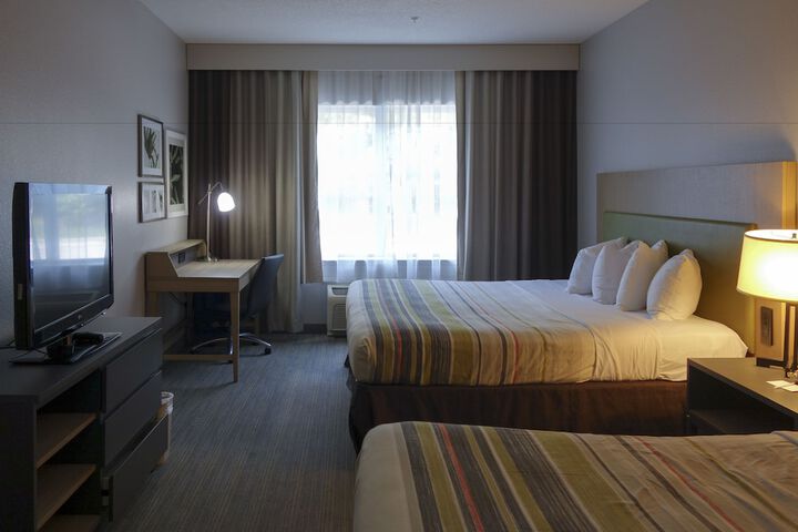 1 King Bed (4 of 14)