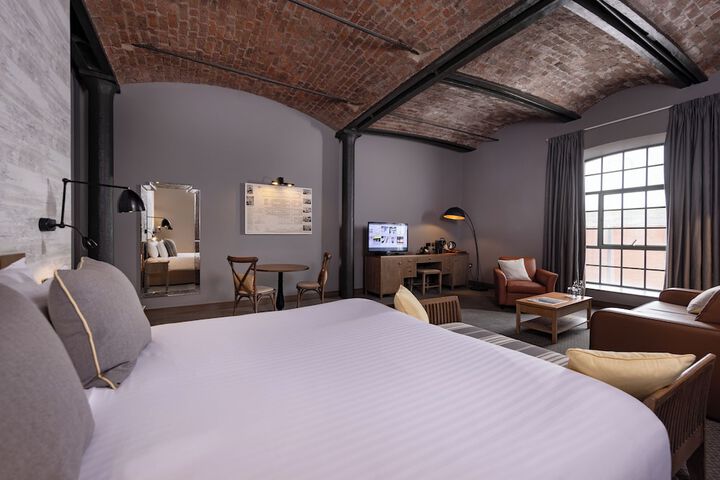 Room 8 of 32
