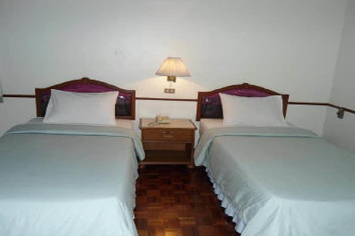 Room 4 of 18