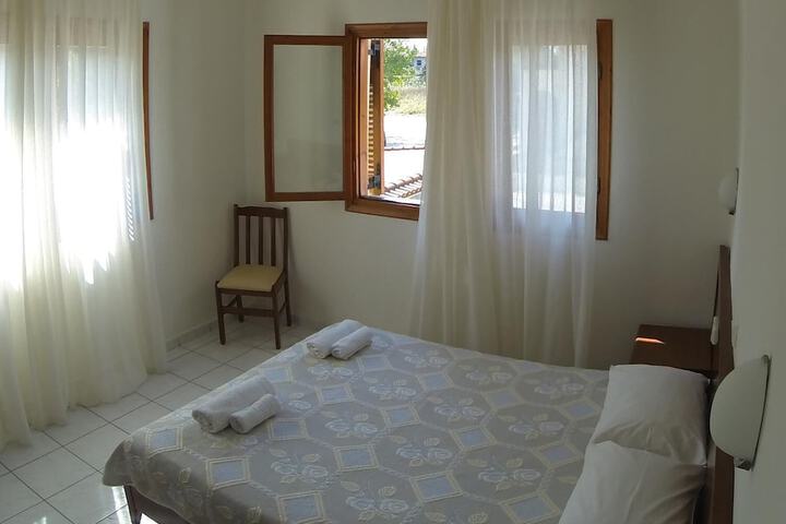 Room 8 of 33