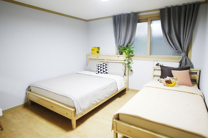 Room 25 of 122