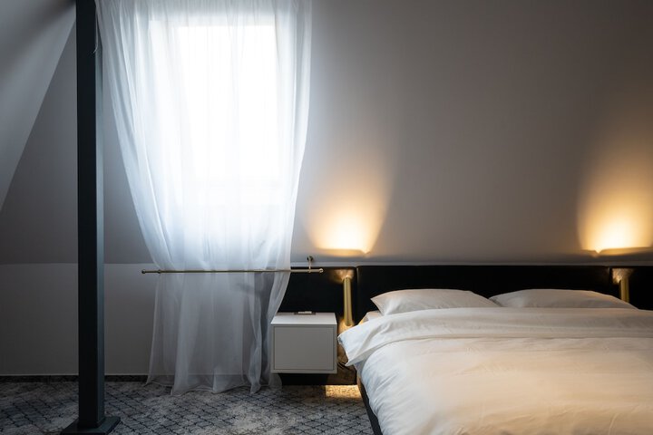 Room 5 of 13