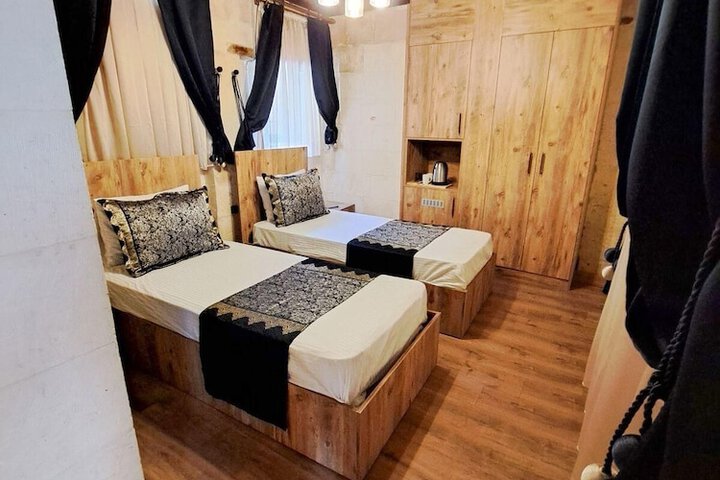 Room 2 of 10