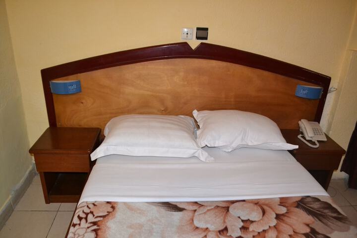 Room 13 of 31