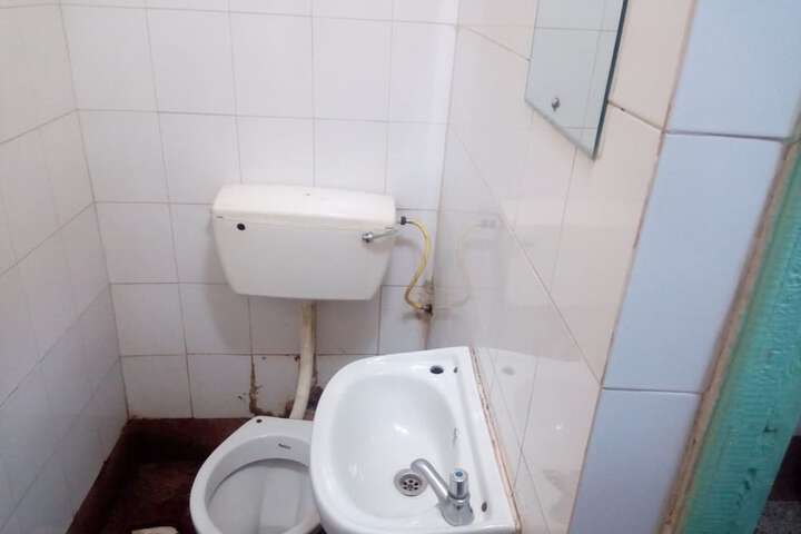 Room 10 of 14
