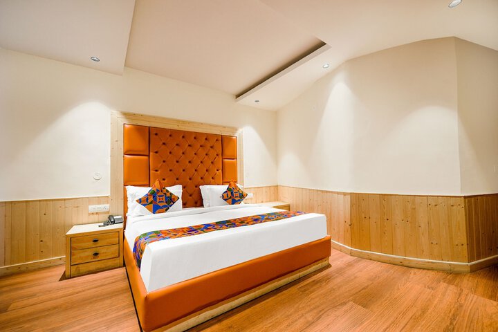 Room 17 of 28