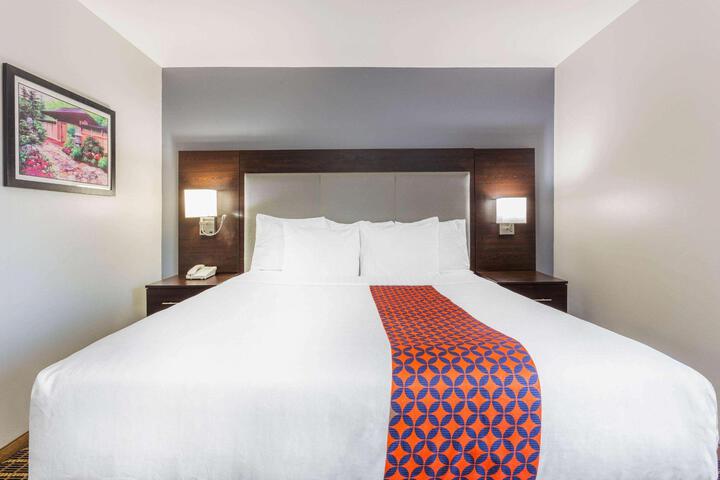 1 King Bed Mobility Accessible (5 of 7)