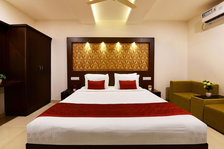 Room 4 of 16